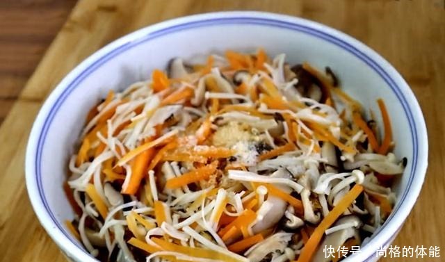 冬天吃什么好教你做白菜卷,一卷一蒸,鲜嫩多汁又营养,特好吃