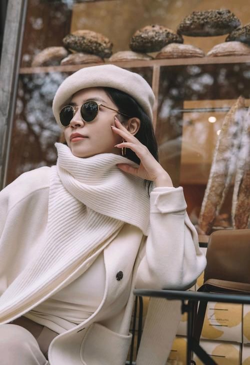  时尚|高级的冬季穿搭难吗？白色毛呢大衣配直筒裤就很时尚，值得借鉴