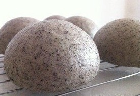 1碗面粉2个鸡蛋，做好吃的开口笑，香酥可口，大人小孩都爱吃