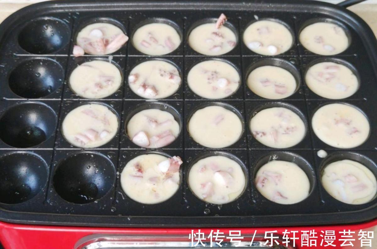 火爆大街的章鱼小丸子，自己在家动手也可以做成，轻松又简单