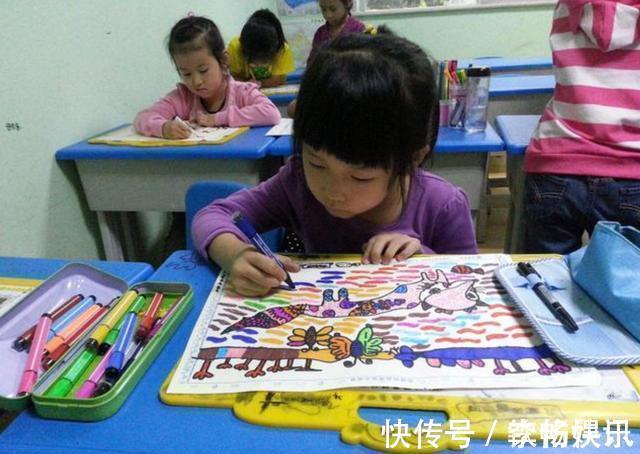 孩子!5岁女儿“画蛇”获奖,宝妈还沉浸在喜悦中,闺蜜赶紧去报警