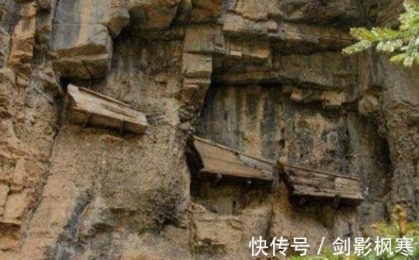 悬棺|揭秘:龙虎山“悬棺之谜”,专家望而止步,悬赏30万却无人能解!