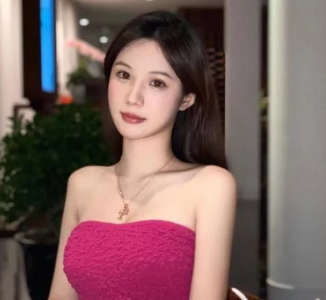 网红UU自曝朋友收巨额现金彩礼，否认编故事称有底气，遭嘲没常 