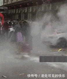 |搞笑GIF趣图:劈叉我见多了,但是这样的真没见过