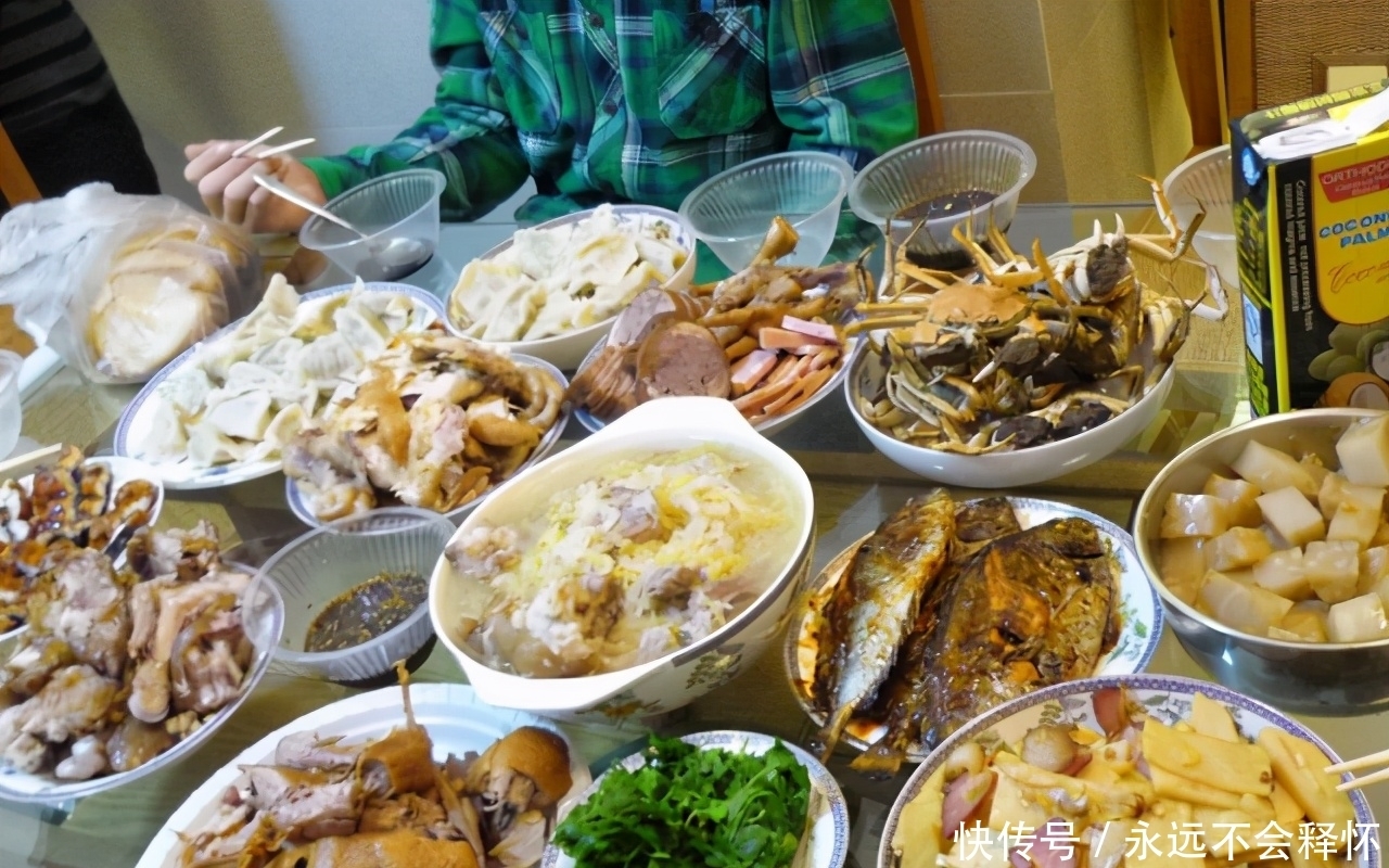 南方人过年VS北方人过年,这差距可真大,网友:要不要这么形象