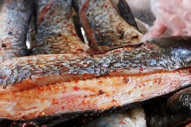 腌腊鱼,直接抹盐难怪不好吃,牢记3点,越放腊味越足,不腥不臭