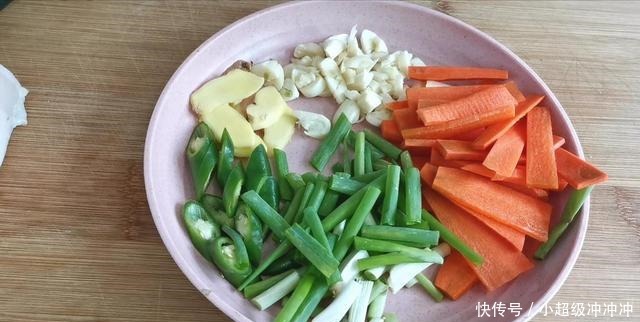 竹笋到底要不要焯水很多人少了这一步,难怪炒出的竹笋有涩味