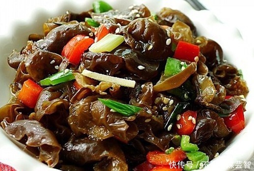 倒入|简直是极品美味!如此几道菜别提多香了,配着白米饭吃,真过瘾