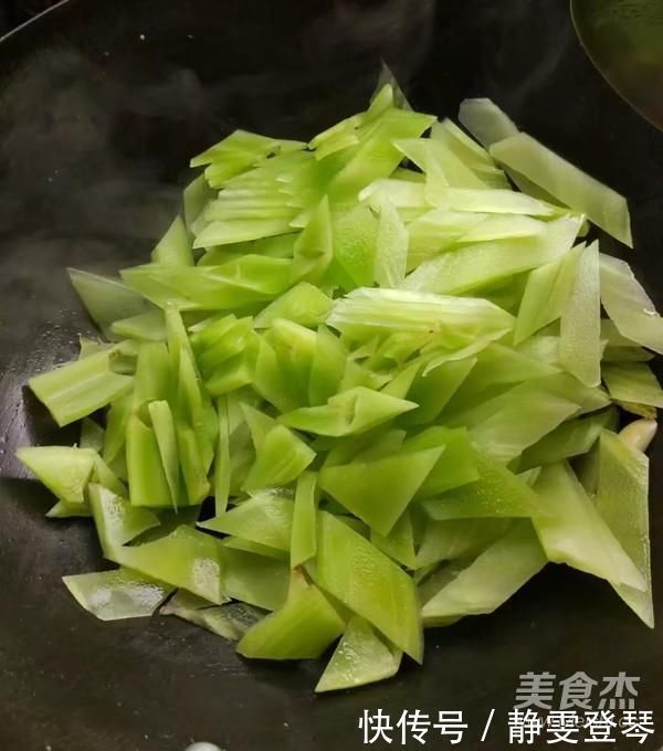 便秘最怕这个菜,3元一斤,2块钱能炒一大盘,常