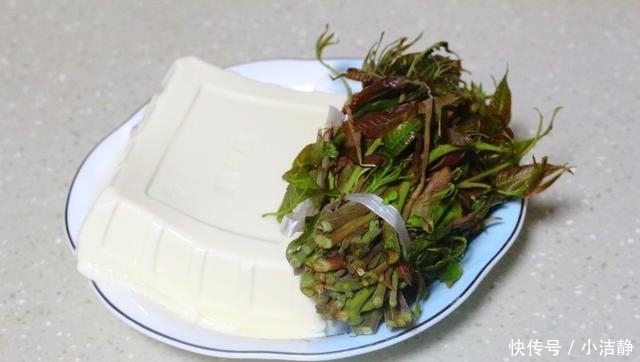 香椿百吃不厌，3种简单做法分享给你，好吃到爆，几十年都没吃够