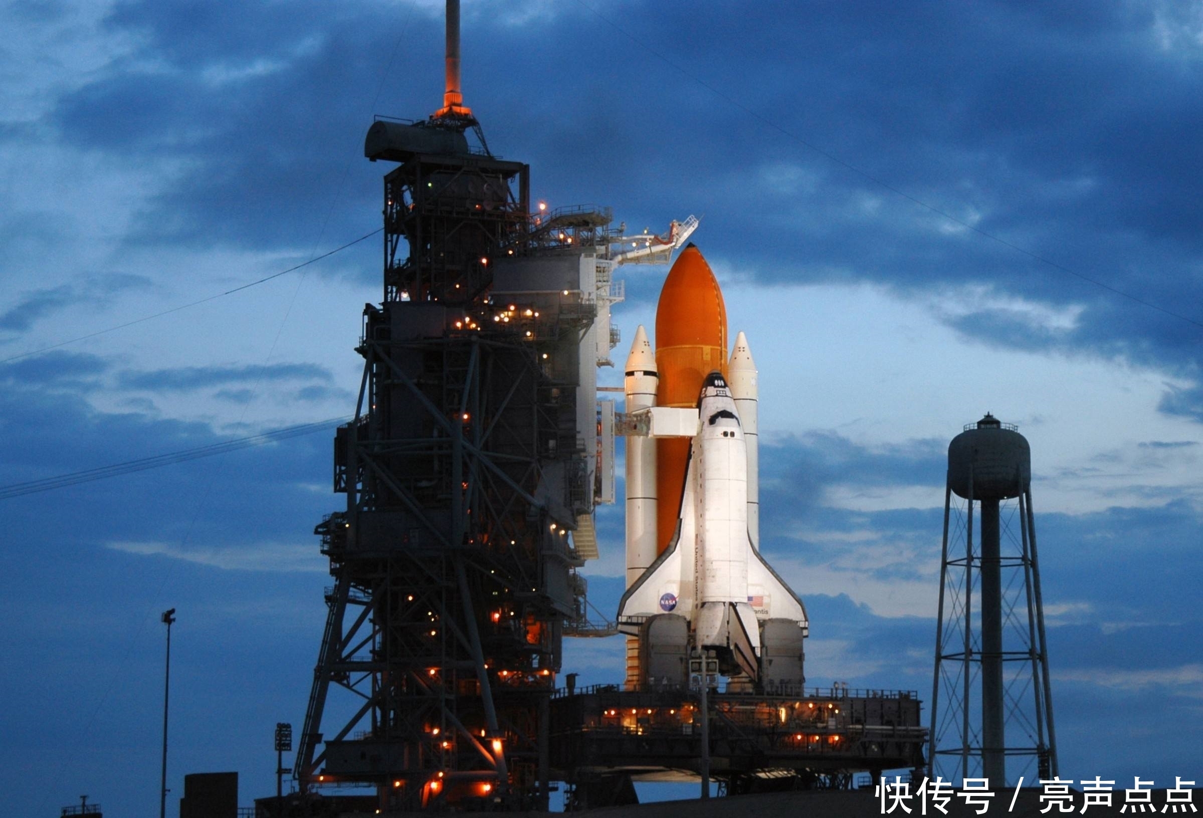 美国航天史最严重惨剧!轮舱上1个小洞,让7名宇航员瞬间成灰