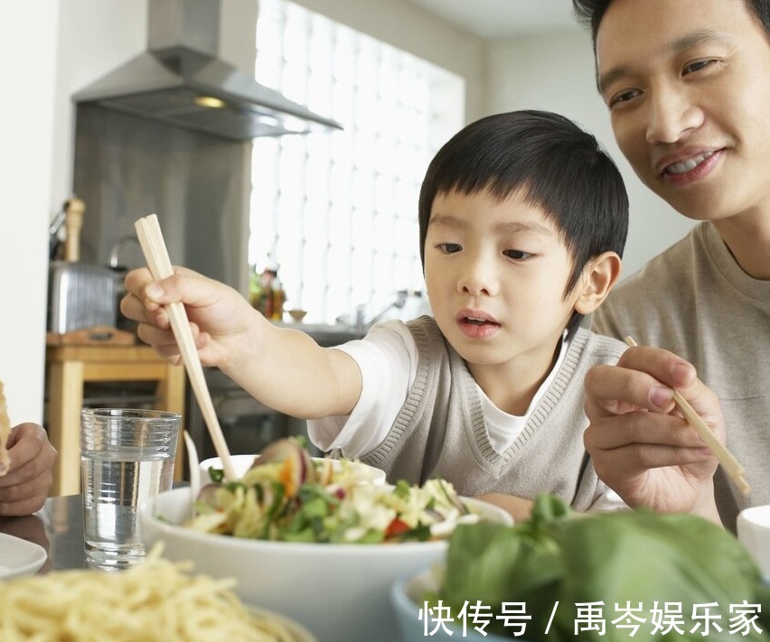 调味品|比盐和八角还伤害大的调味品，若孩子吃得多，身材矮小长个困难