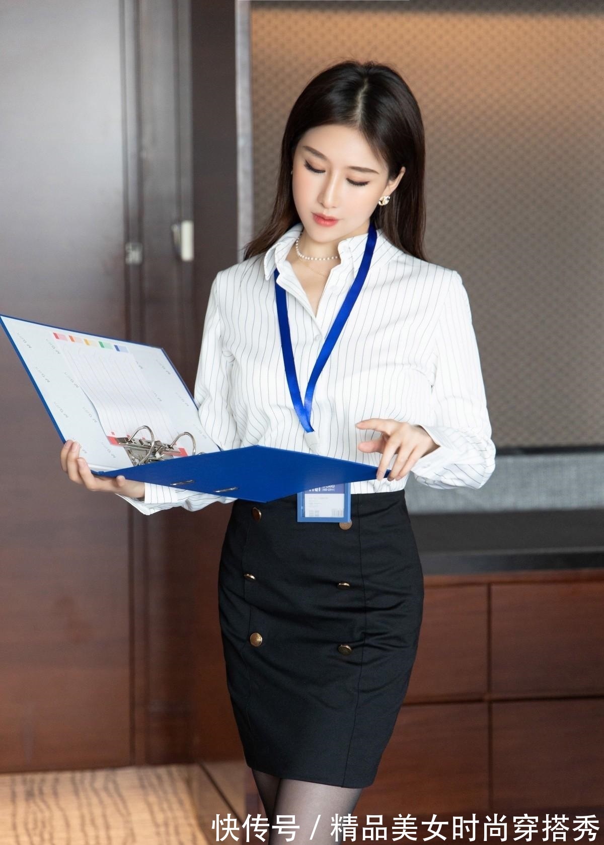 条纹衬衫 简约干练的条纹衬衫,搭配黑色短裙,优雅不失个性