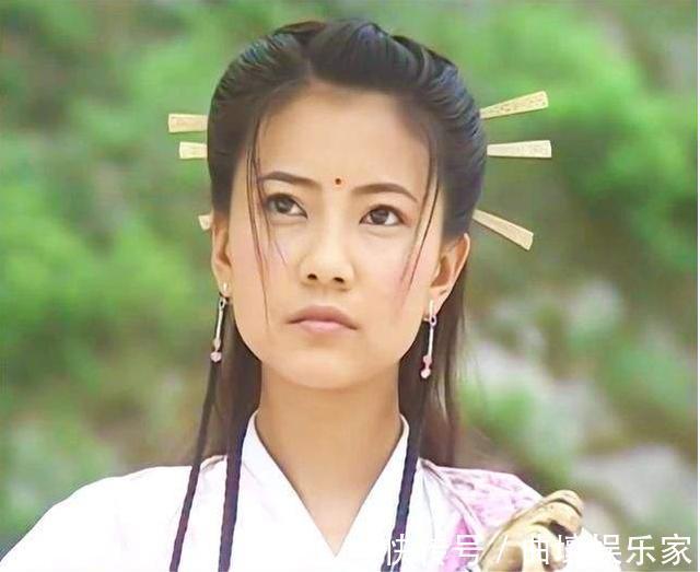 耶律渊如@《倚天屠龙记》中有失误写完后,金庸才发现这乞丐是多余的