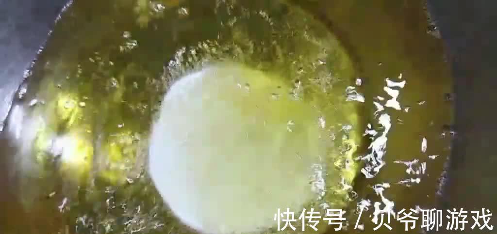 面点师傅教你做空心糖饼，外酥里脆香甜可口，当零食当茶点都不错