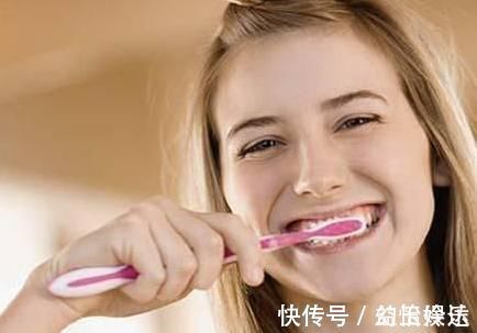牙刷|建议姐妹:不管有钱没钱,家里这4样要勤更换,别为节俭影响健康
