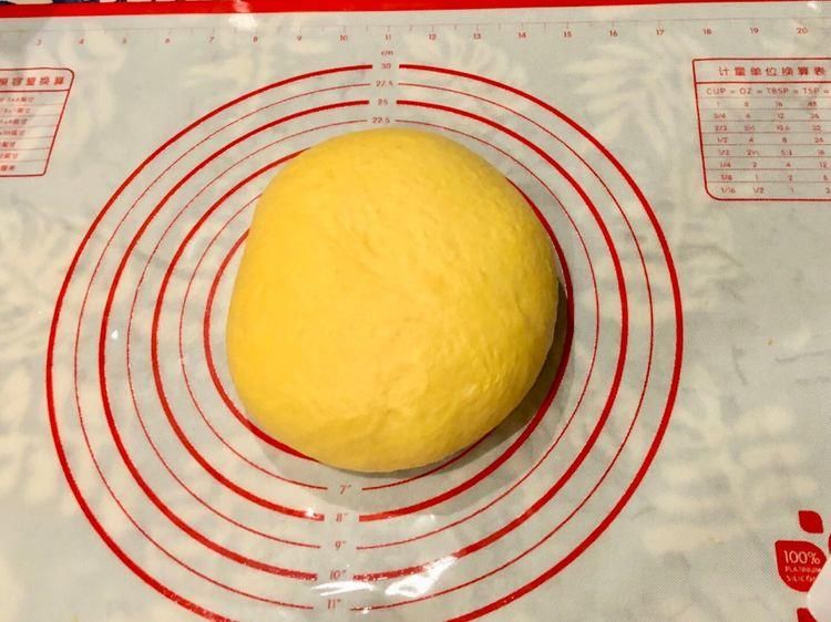 不用一滴水就做出来的南瓜吐司，金黄喧软，柔软好吃