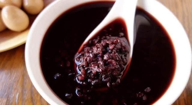 黑米粥怎么煮好吃？秘訣在這里，這樣煮軟糯可口，喝起來唇齒留香