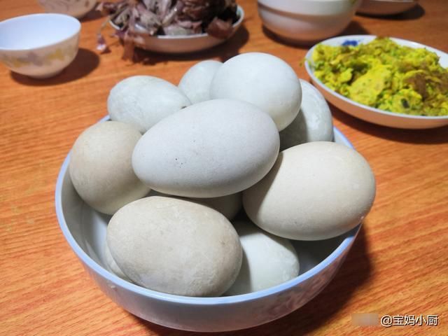 骨头肉|回内蒙第一餐，8道菜家常还实惠，朋友圈一晒：不敢吃，怕胖
