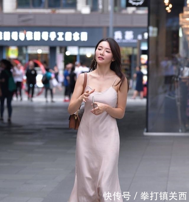 美女|凹凸紧致的瑜伽裤美女,大方得体的搭配风格也耐看,会更经典