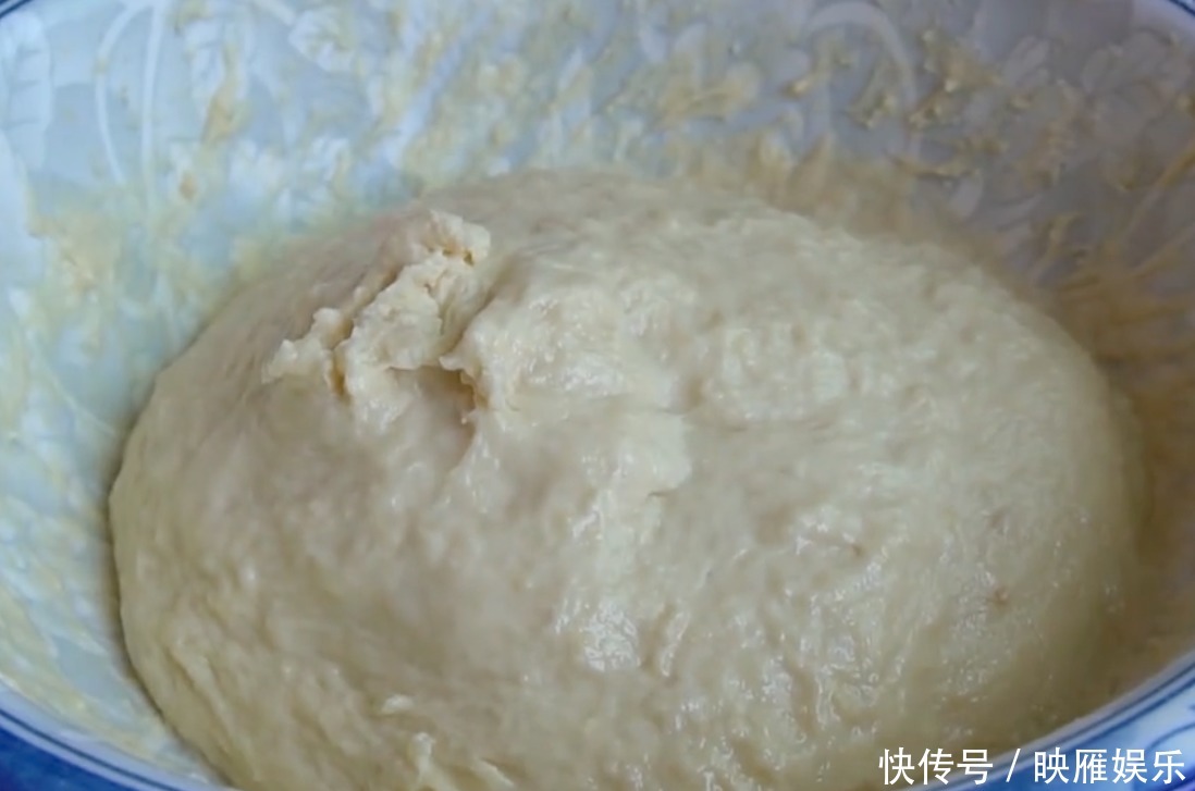 1分钟学会经典早餐“油饼”,做法简单,外酥里嫩又空心,超好吃