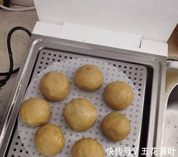 香喷喷的大黄米粘豆包好吃到停不下来！香喷喷的大黄米粘豆包好吃到停不下来！