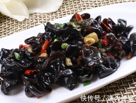 炒木耳总是“噼啪”响多加上1个步骤，木耳不炸锅，鲜香还脆爽