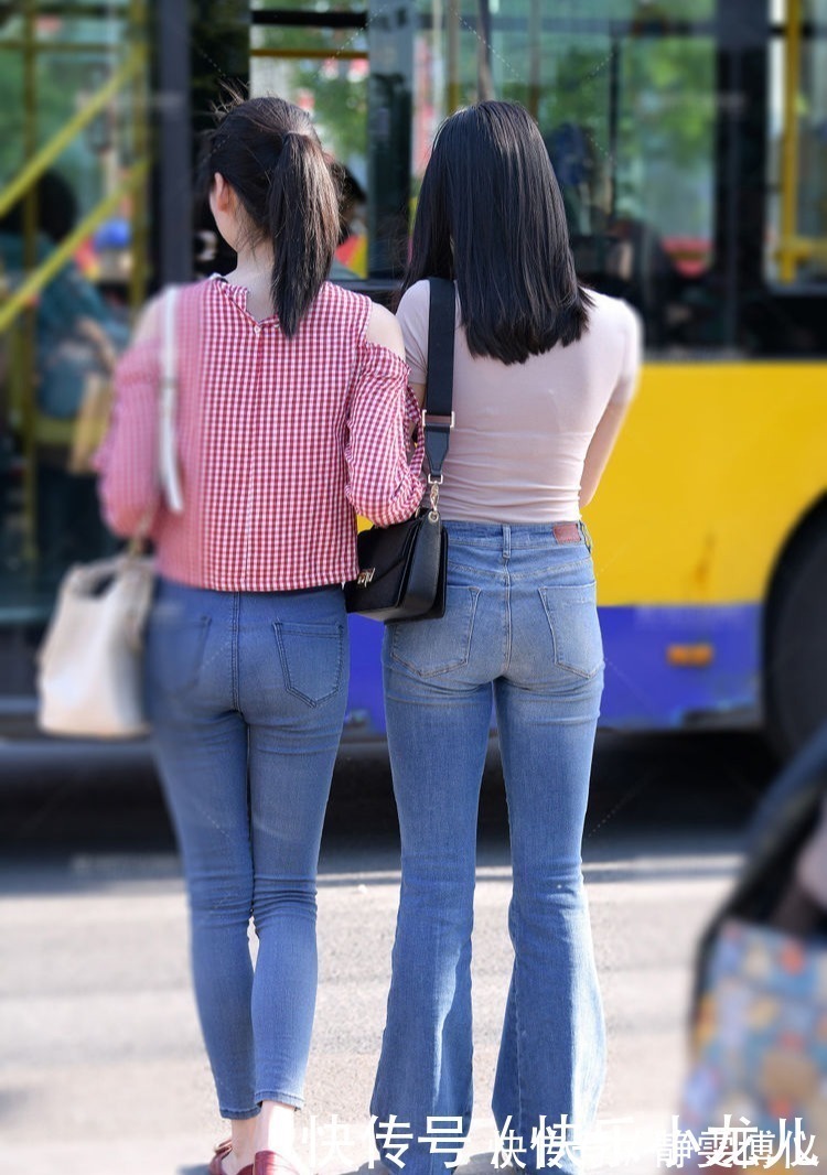 搭配|微胖姐姐的休闲风,修身打底搭配喇叭裤,简约风也能很亮眼