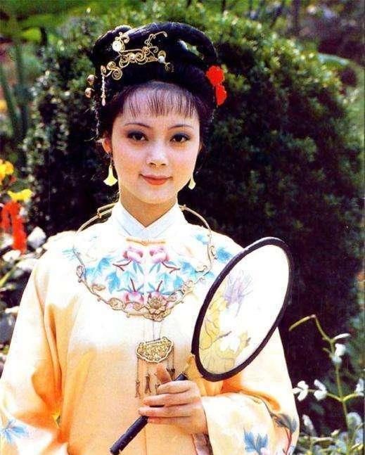 曹公$红楼梦中, 薛宝钗不能入宫的真正原因?书中早有暗笔说明