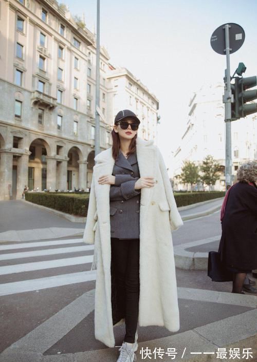 黑裤|称霸衣柜的“万能小黑裤”,搭配大衣羽绒服时髦又显瘦,太上头了