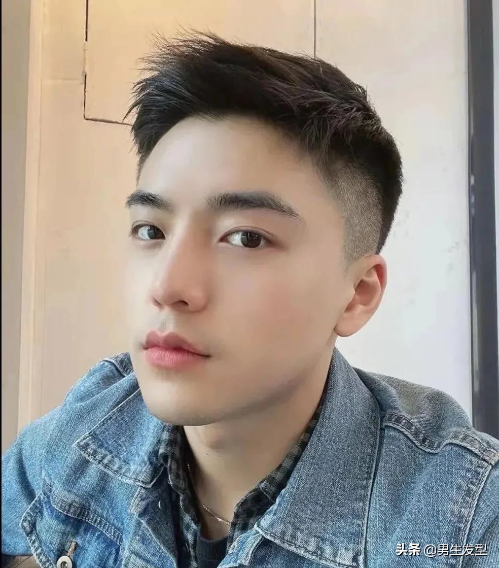 阳光帅气 男生别乱剪“短发”,留这3款露额发型,颜值更高更帅气