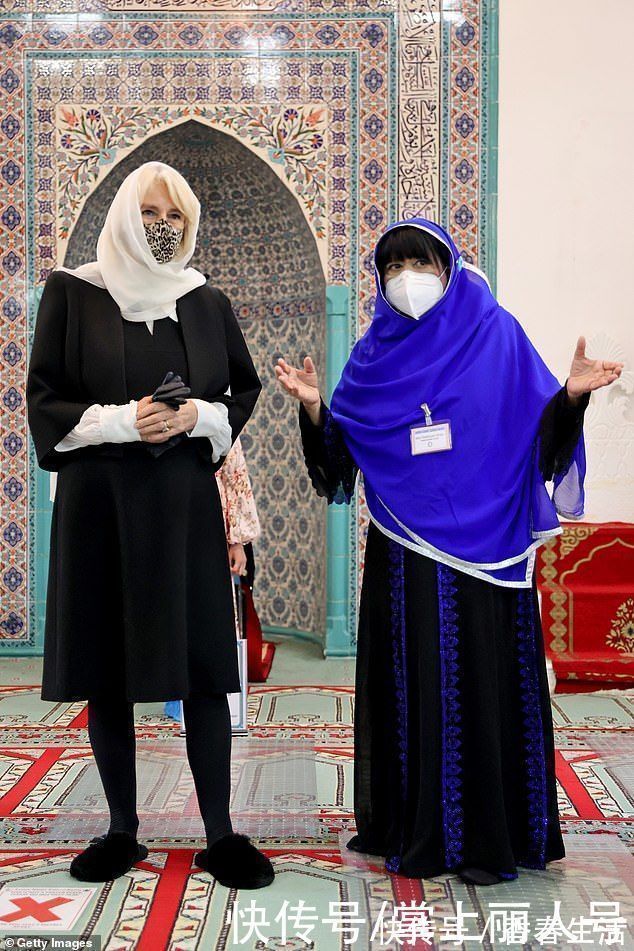 高跟鞋 卡米拉穿19英镑毛拖鞋亮相,头纱造型不输戴妃,更能碾压梅根