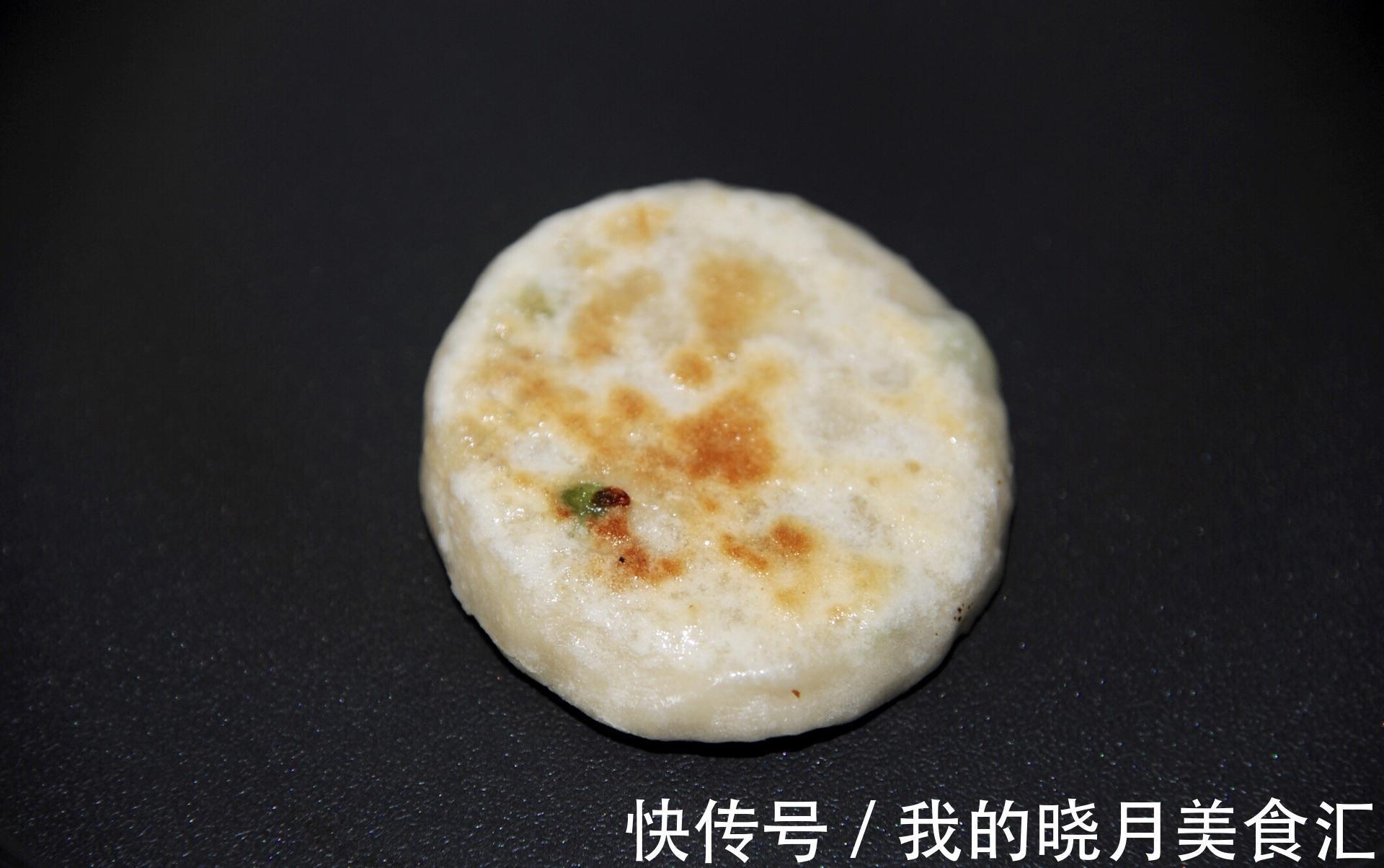 家常藕丁猪肉馅饼，外皮软嫩，馅料鲜香，吃上就忘不了的味道