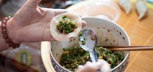调韭菜猪肉馅的饺子，尤其是最忌讳这3味料，可惜很多人不懂，难怪包好的饺子不香味还重