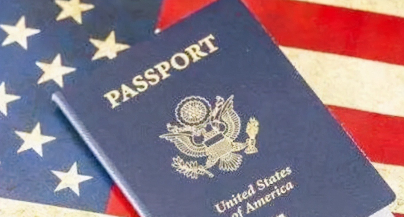 农夫与蛇&博士赵潘书,为入美籍在网络上诋毁中国,下场却很大快人心