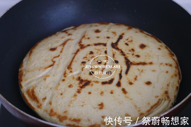 先蒸后烙,外酥脆里松软,自从学会面粉此做法,孩子连面包都戒了