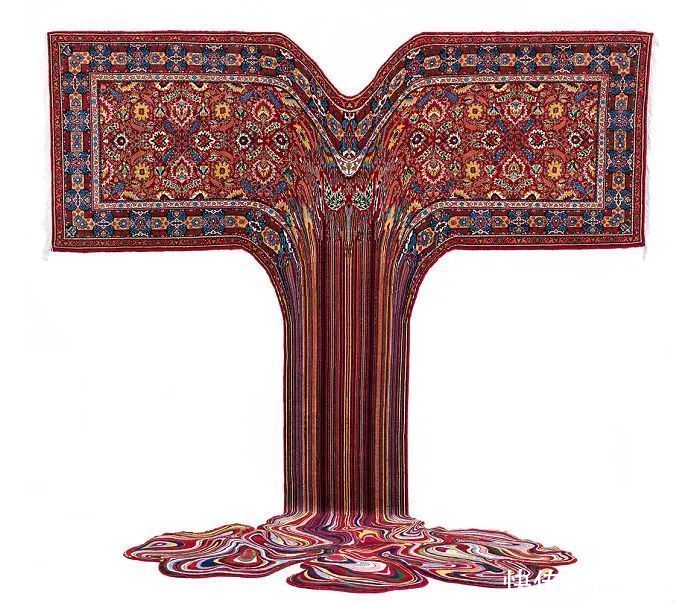  地毯作品|上半部分看起来正常的地毯，渐渐跑偏了，效果还挺美