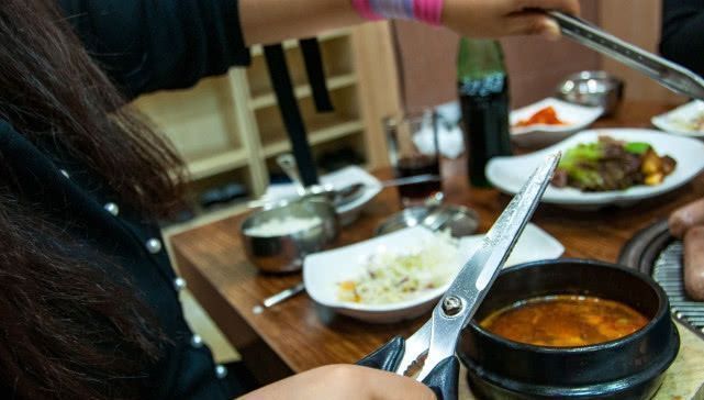 在韩国吃过的最过瘾一次“烤牛肉”,份量大,想起来就流口水