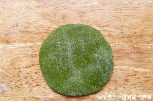 网红糯米糍雪糕，教你在家就能做，软糯香甜，奶味十足，快试试