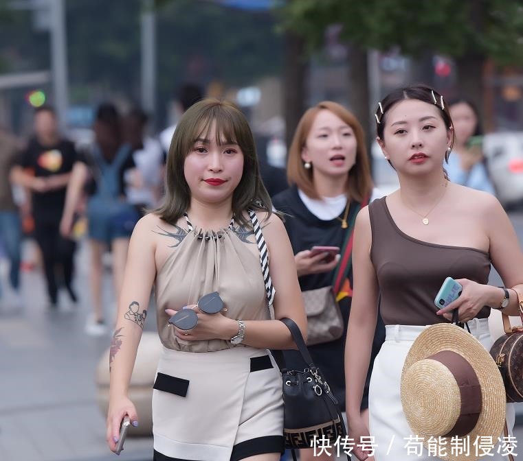 考验眼力,美女身上的纹身有几处!