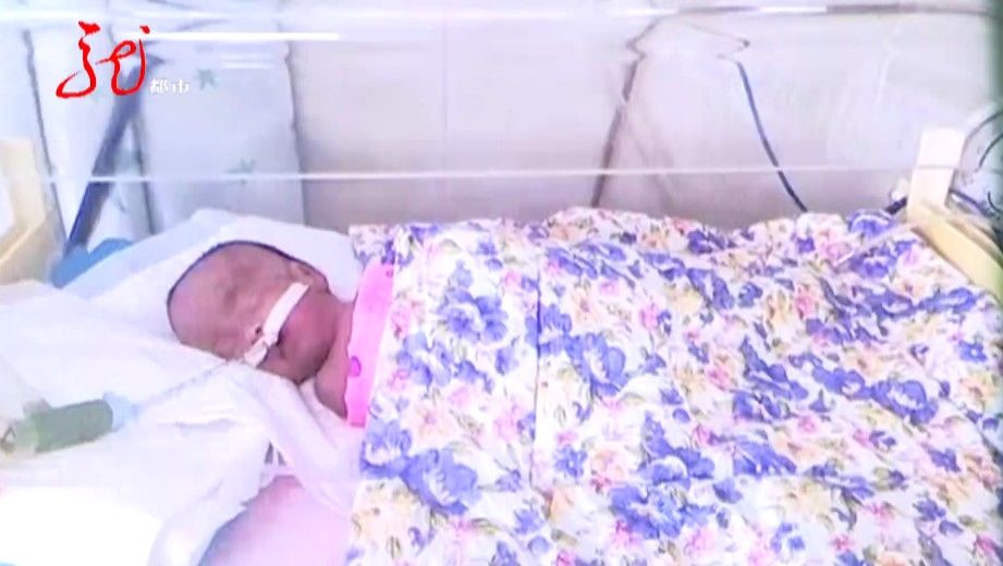 绥棱县|龙凤胎早产，哥哥不足3斤，妹妹890克！孩子父亲落泪：“砸锅卖铁也要救”！