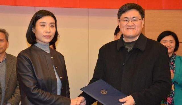 马云|将公司卖给马云,套现146亿,“快递女王”是亏了还是赚了?