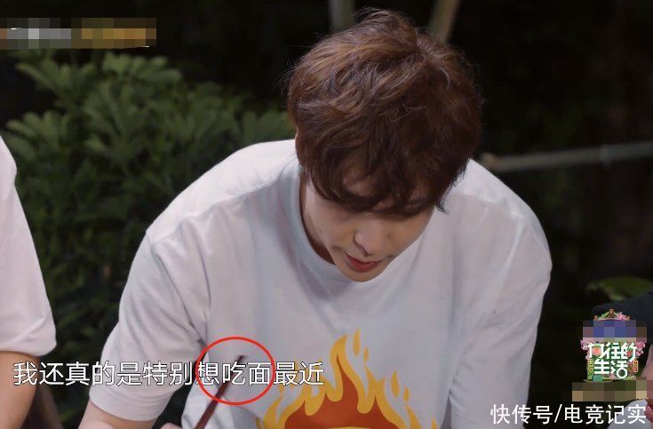 举动|《向往5》嘉宾吃面，张艺兴夹面时的举动，素养高低一望而知