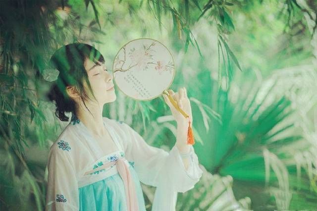 裙子|古代女子穿裙有哪些讲究?拜倒在石榴裙下,这一典故出自何时