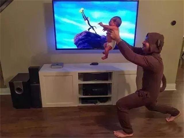 带娃|爸爸带娃脑洞大开,花样百出,网友吐槽:爸爸带娃,活着就行