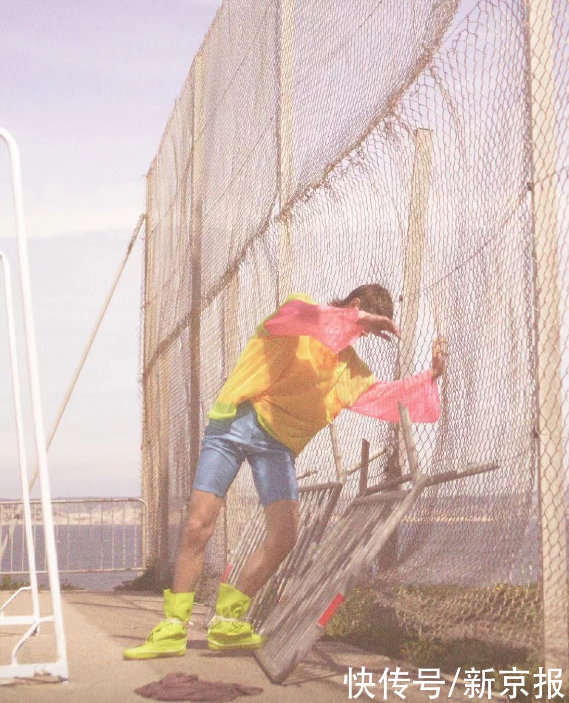 男装周|从巴黎男装周看Z世代如何耍帅？穿衣戴帽更像一场游戏