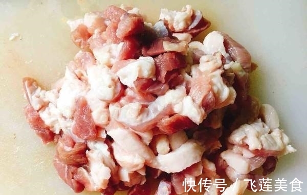 从冰箱里拿出来的冻肉，不要用水泡，教你1招，吃起来像鲜肉一样