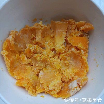 家常菜|#巨下饭的家常菜#金沙咸蛋黄鸡翅
