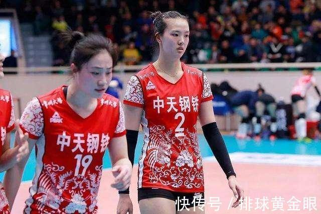 女排|25岁女排名将晒出订婚照,未婚夫高大帅气,下赛季或继续加盟深圳