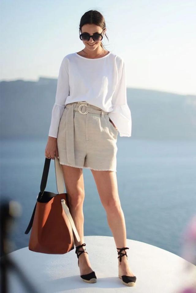 开衩裙 完爆小白鞋!这双神仙凉鞋跪求你买,巨显腿长